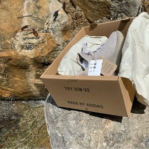 Yeezy Boost V2 Slate/Cblack Size 9 New!